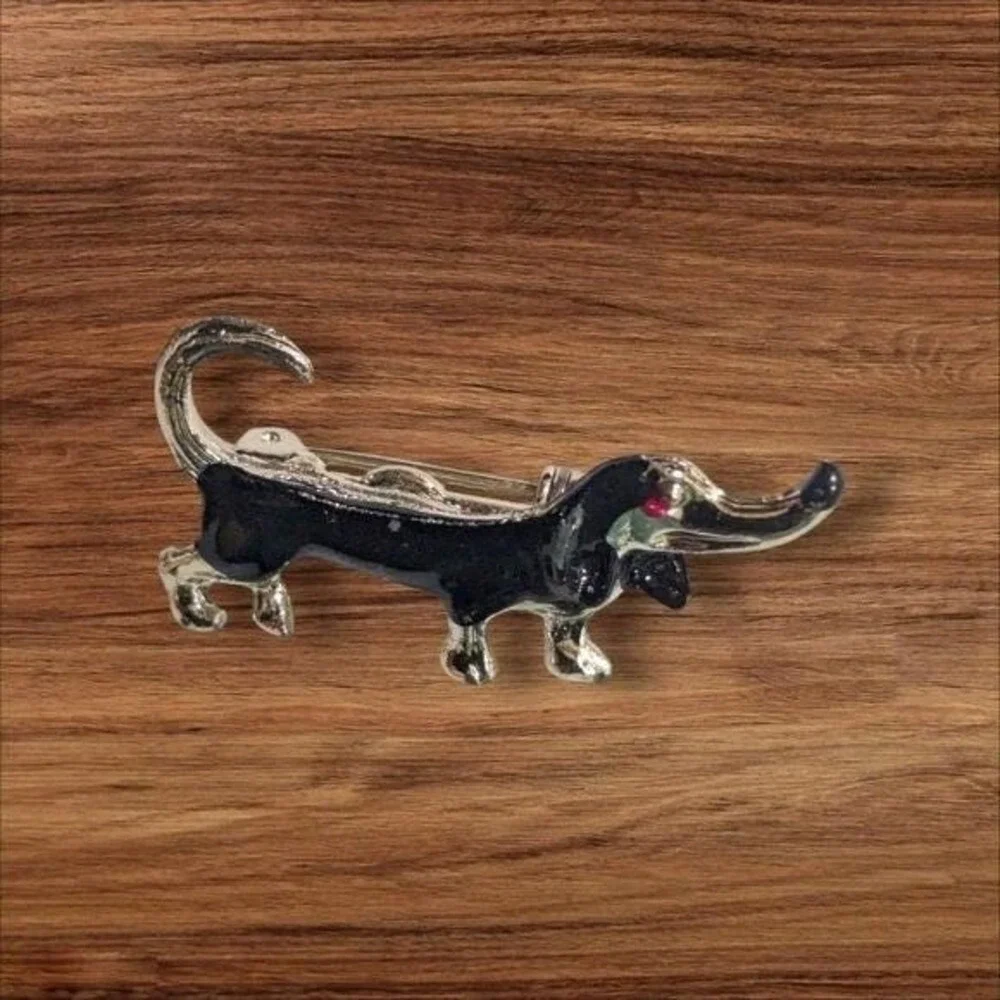 Vintage Black Enamel‎ Dachshund Dog Brooch Gold Tone Red Eye Wiener Dog Pin